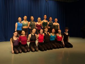 Dance Course graduate year group.